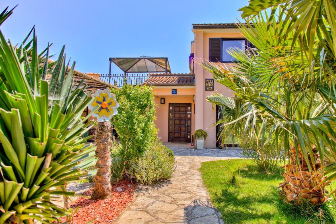 Villa Dolce Vita **** Premantura Exterior foto